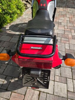 Kawasaki GPZ 900 R - 3