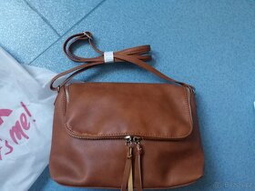 Nové s visačkou - Crossbody kabelka hnědá BPC - 3