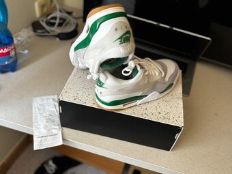 Air Jordan 4 RM White Pine Green - 3