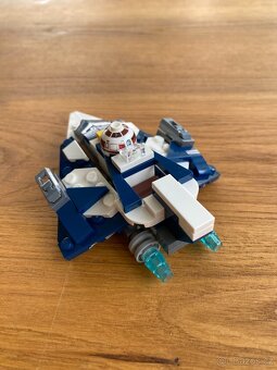LEGO Star Wars Plo Koon's Jedi Starfighter (75400) - 3