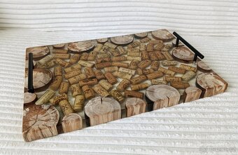 Servírovací podnos epoxid, korkové špunty, dřevo ořech - 3