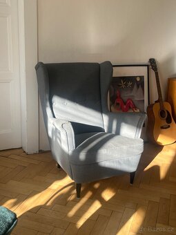 Šedivé křeslo ušák - 3