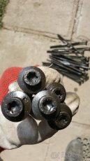 Porsche šrouby hlavy - 3