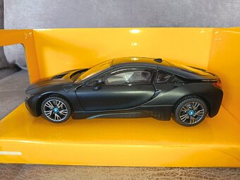 BMW i8 1:24 - 3