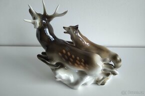 Sousoší jelen a vlk porcelánové Royal Dux Bohemia - 3