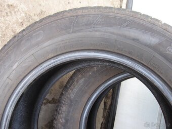 Pneu Dunlop 215/60R16 - 3