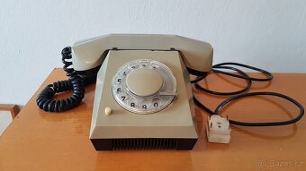 Starý telefon retro pevná linka - 3