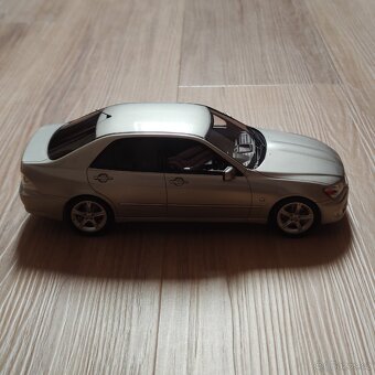 Limitovaný model Lexus IS200 v měřítku 1:18 - 3