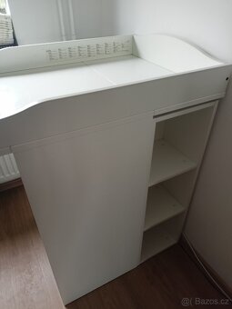 Přebalovací pult se skříňkou - 3