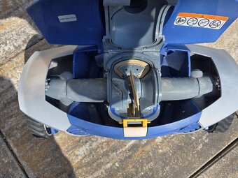 Bazenovy roboticky vysavač BARCUDA MX8 - 3
