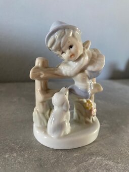Porcelánová figurka – chlapec s pejskem - 3
