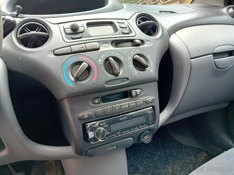 Prodám Toyotu Yaris 1,0l - 3
