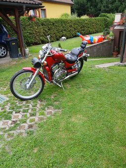 Suzuki VS 600 Intruder - 3