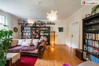 Prostorný byt 3+1 ve zvýšeném přízemí rodinné vily se zahrad - 3