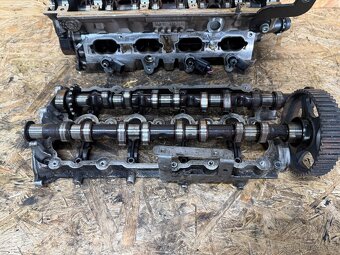 HLAVA MOTORU 2.0 FSI 06D103373AL - 3