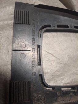 Mercedes-Benz W123 stredovy panel - 3