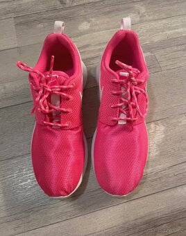 tenisky značky Nike - 3