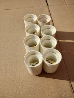 Objímka plastová E27, hladká - 3