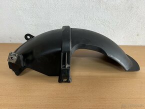 Blatník zadního kola Piaggio Vespa ET4 - 3