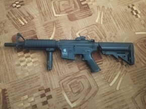 Puška M4 + drobné vybavení - 3