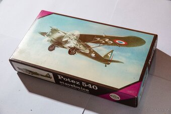 spousta modelů letadel 1/72 - 3