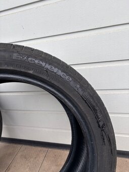 245/45r19 - 3