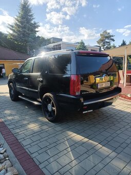 Cadillac Escalade - 3