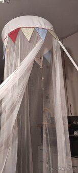 Nebesa nad postýlku - 3