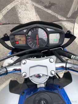 Suzuki GSR - 3