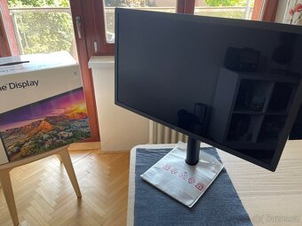 LG UltraFine 4K - LG 24MD4KL-B - 24" - 3