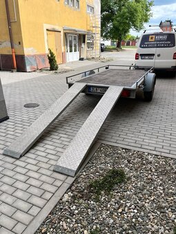 Přívěsný brzděný vozík Agados s najezdy - 3