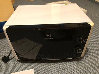 Mikrovlnná trouba Electrolux EMS 21400 W bílá - 3