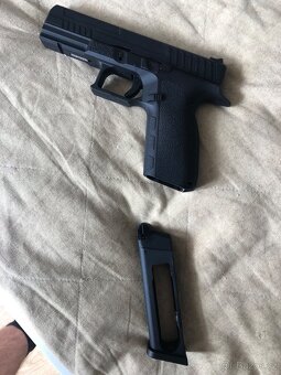 Prodám plynovku GBB KP-13 od kjw - 3