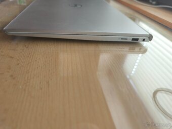 Dell Inspiron 15 (5502) Silver kovový - 3