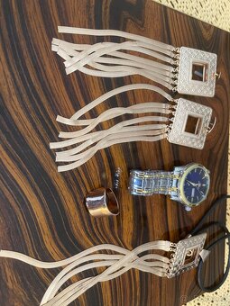 Prodám náramkové hodinky za 1500 korun, včetně pozlacených n - 3