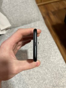 iPhone SE 2020 64GB Černý - 3