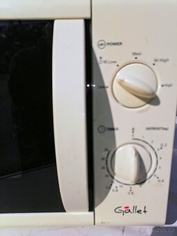Mikrovlnka Gallet 700 Wattů - 3