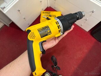 Přiklepová vrtačka Dewalt D21805 - 3