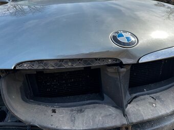 Poškozená kapota BMW E90 A34 - 3
