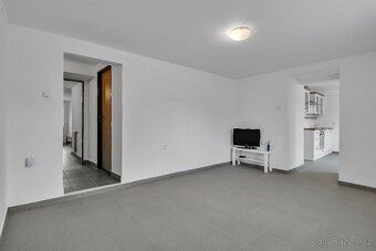 2+1 po rekonstrukci v zatepleném RD, nová kuchyně s myčkou - 3
