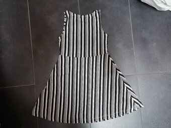dívčí šaty Takko 134/140 8-10 let TOP - 3