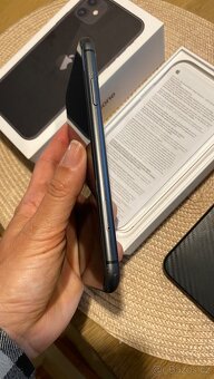 iPhone 11 64GB černý, top stav - 3