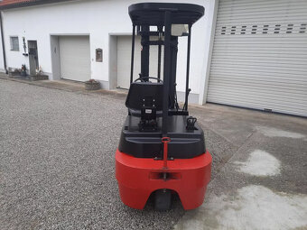 Vysokozdvižný vozík Linde E15 s elektrickým bočním nakladače - 3