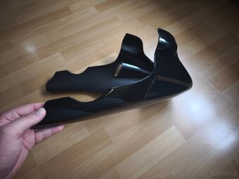 Klín/spoiler pod motor. - 3