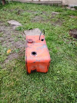 Koupím naftovou nádrž na VZV Desta 1622 - 3