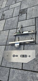 Bezpečnostní kování na vstupní dveře - 3