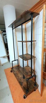 Pojízdný rustikální věšák - 3