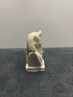 Soška egyptského faraona – dekorativní replika z kamene - 3