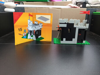 LEGO Castle 6036 Skeleton Surprise - 3