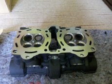 Yamaha V-Max - hlava válců přední - 3